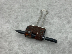 Sloop 40 mm – brown with floral patent pattern