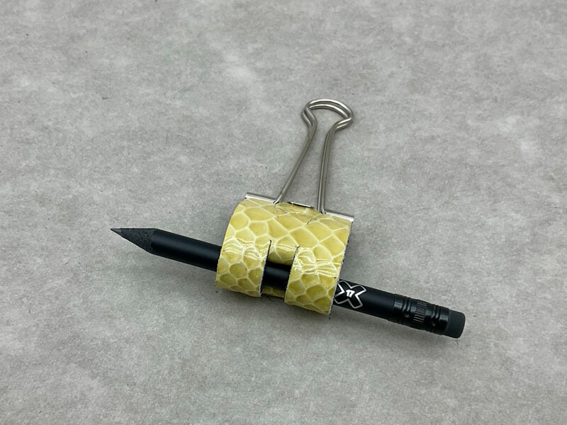 Sloop 32 mm – Schlangenprägung hellgrün Lack