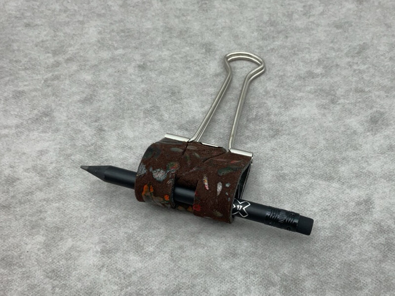Sloop 40 mm – brown with floral patent pattern