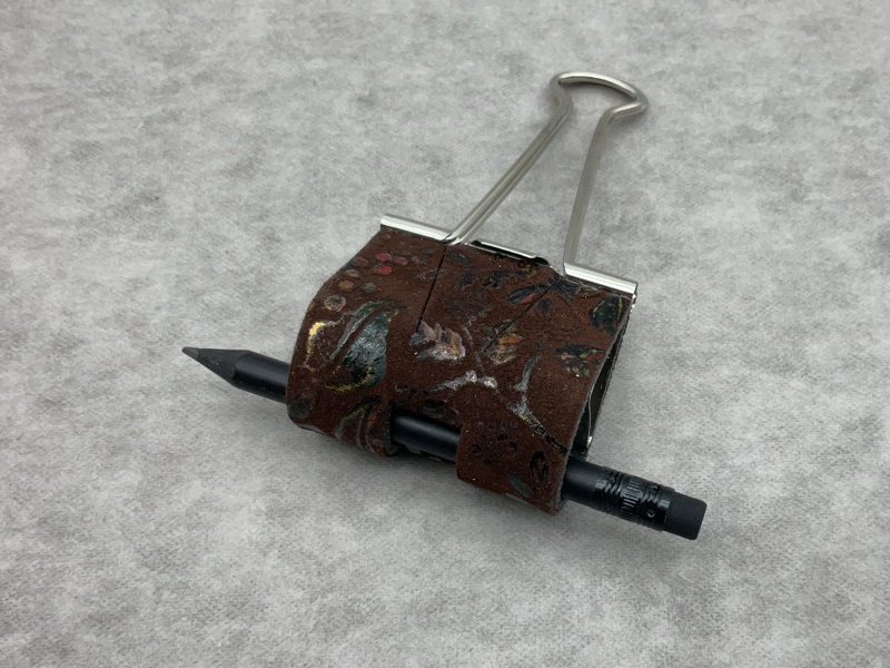 Sloop 50 mm – Braun mit floralem Lackmuster