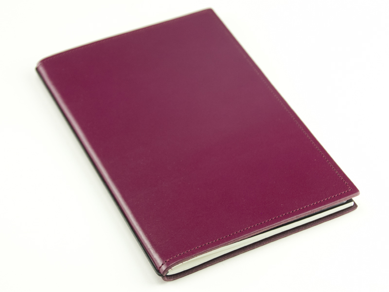 A4+ 1er cuir lisse violet avec un carnet de notes et une double pochette  (L110)